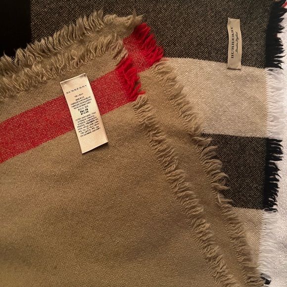 BURBERRY Oversized Classic Cashmere/Wool Nova Check Pattern Fringe Scarf - Picture 2 of 4